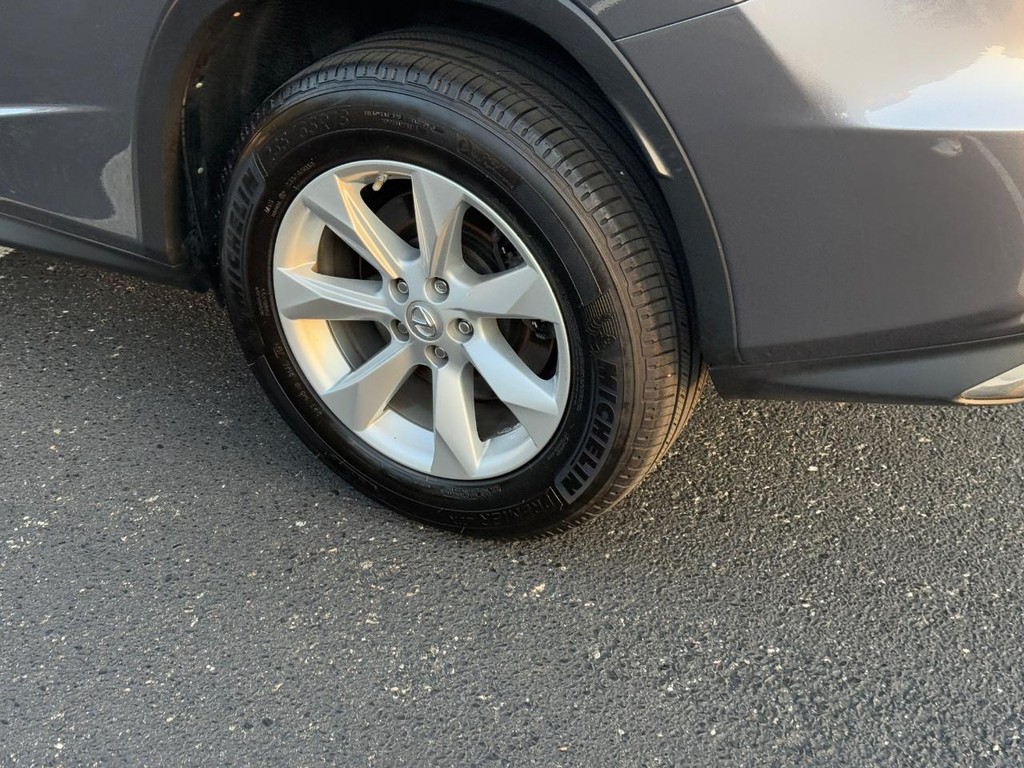 Lexus RX Vehicle Full-screen Gallery Image 07