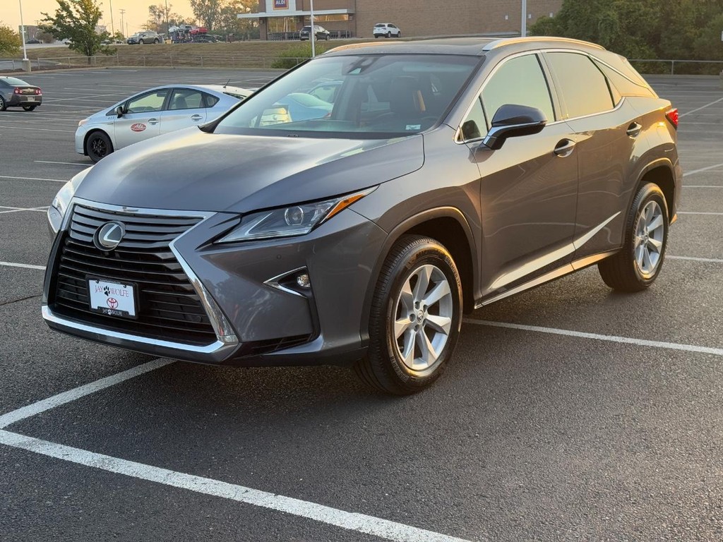 Lexus RX Vehicle Full-screen Gallery Image 08