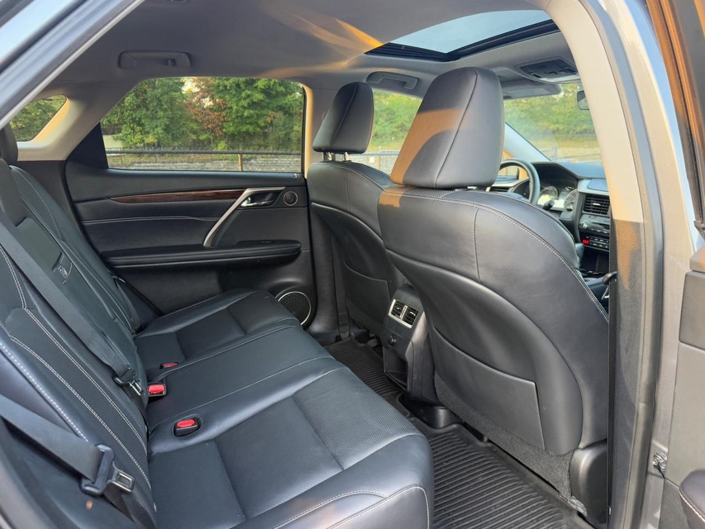 Lexus RX Vehicle Full-screen Gallery Image 10