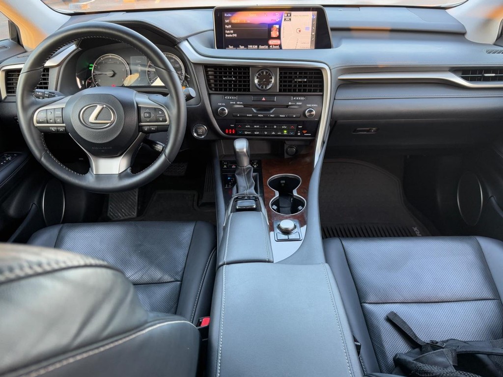 Lexus RX Vehicle Full-screen Gallery Image 11