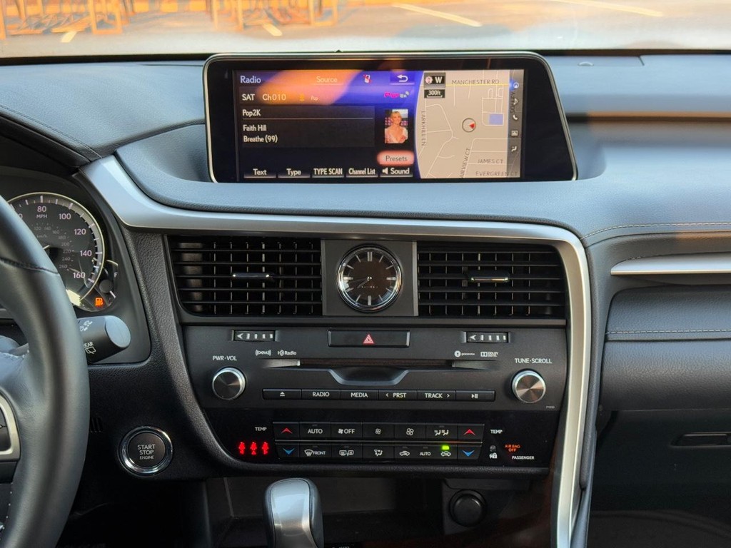 Lexus RX Vehicle Full-screen Gallery Image 13