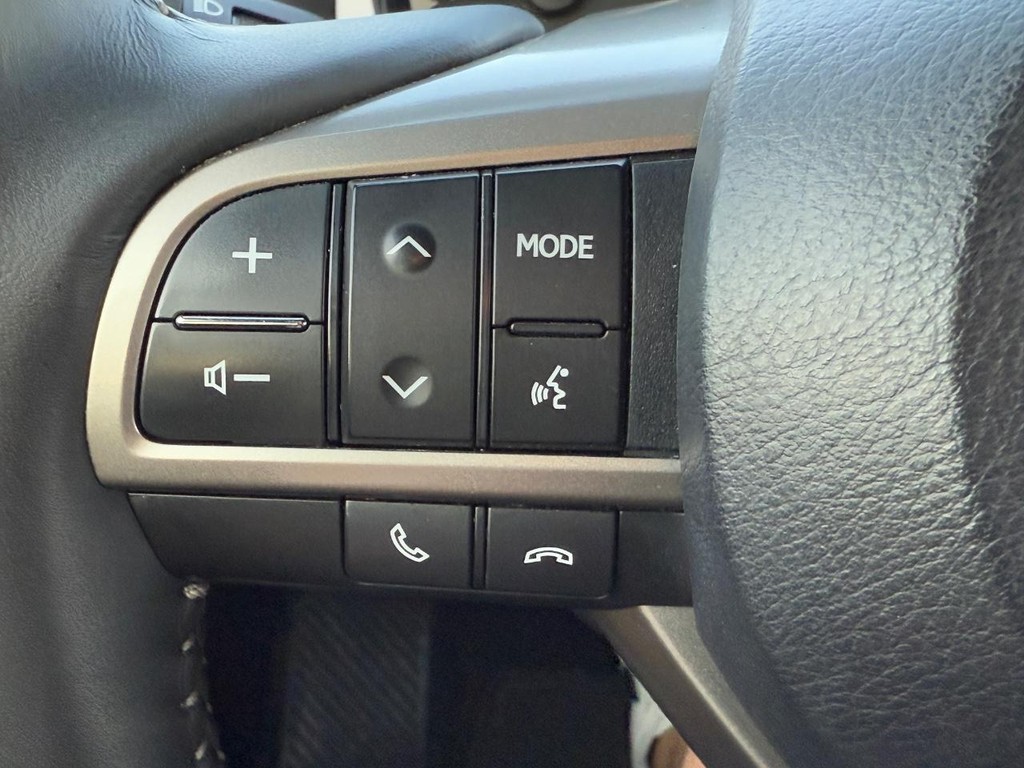 Lexus RX Vehicle Full-screen Gallery Image 17