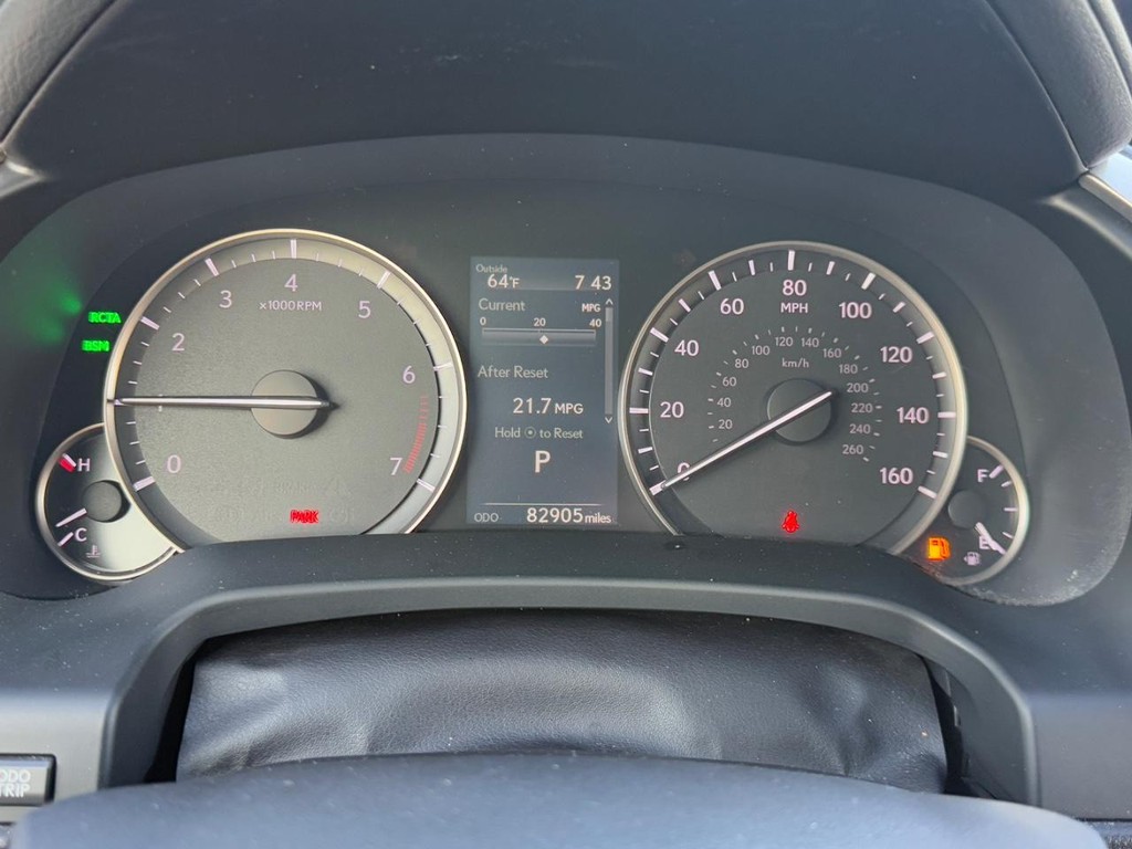 Lexus RX Vehicle Full-screen Gallery Image 19