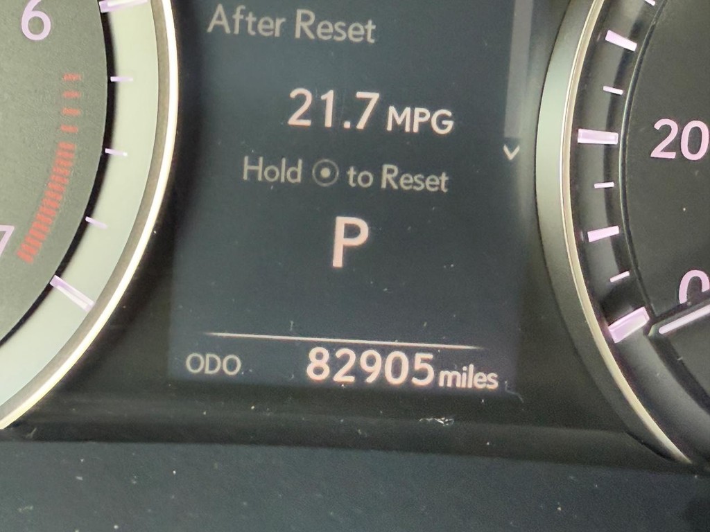 Lexus RX Vehicle Full-screen Gallery Image 20