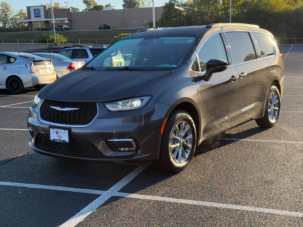 Chrysler Pacifica Vehicle Full-screen Gallery Image 08