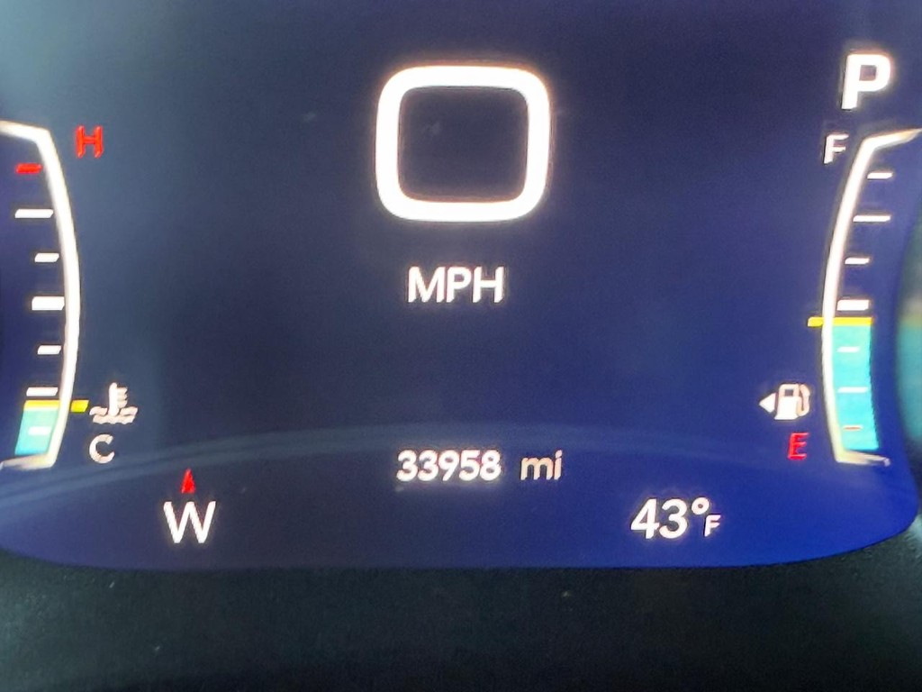 Chrysler Pacifica Vehicle Full-screen Gallery Image 22