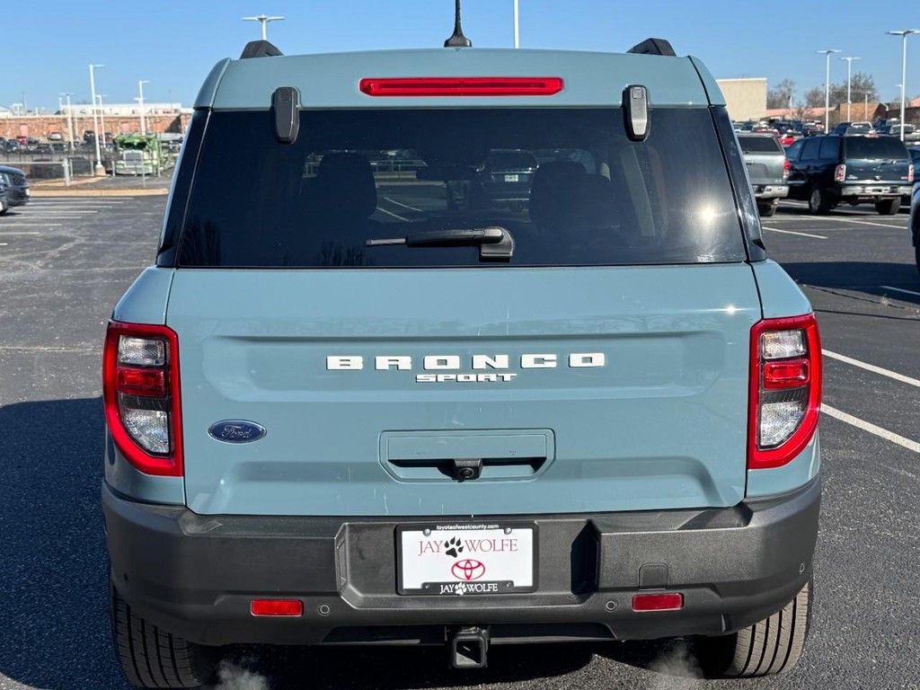 Ford Bronco Sport Vehicle Full-screen Gallery Image 05