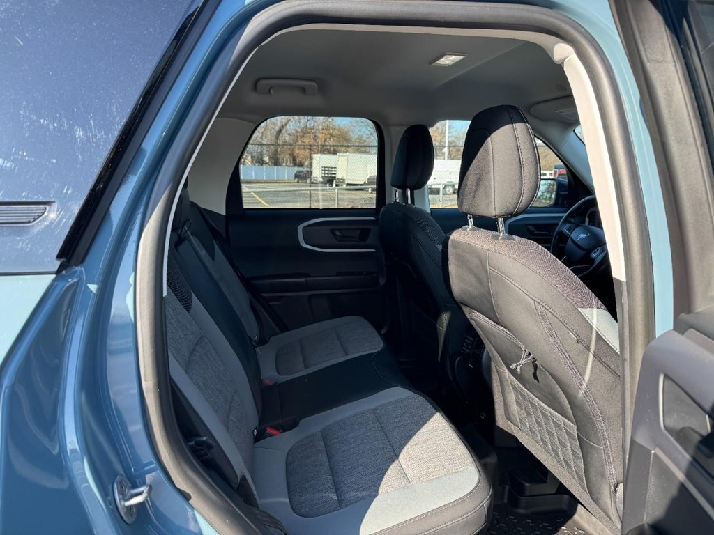 Ford Bronco Sport Vehicle Full-screen Gallery Image 10