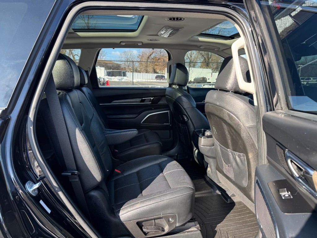 Kia Telluride Vehicle Full-screen Gallery Image 11