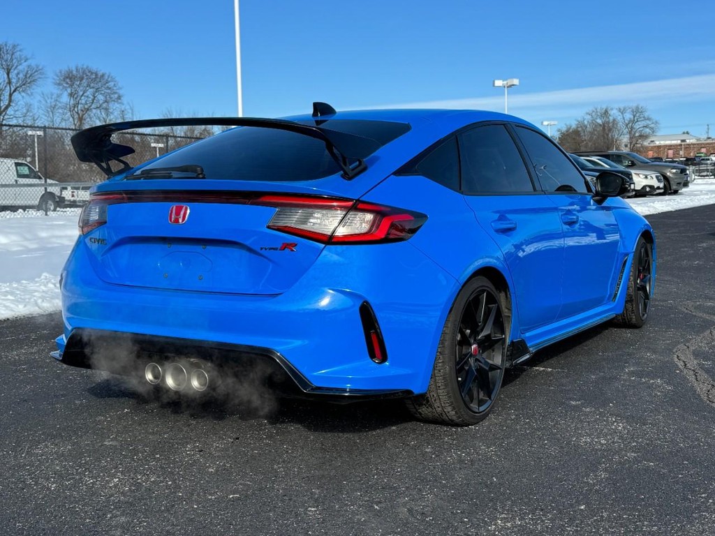 Honda Civic Type R Vehicle Full-screen Gallery Image 03