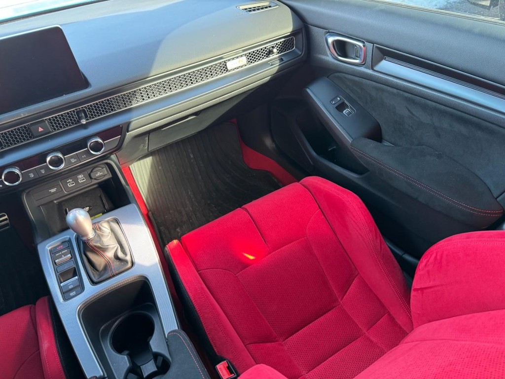 Honda Civic Type R Vehicle Full-screen Gallery Image 16