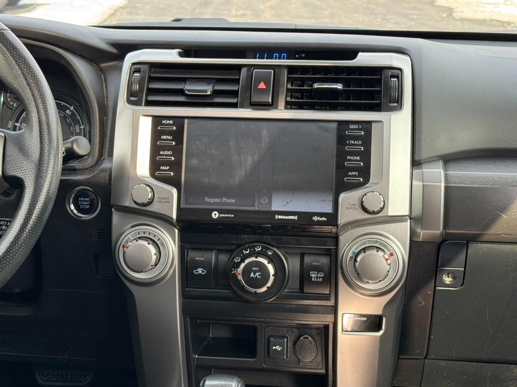 Toyota 4Runner Vehicle Full-screen Gallery Image 13