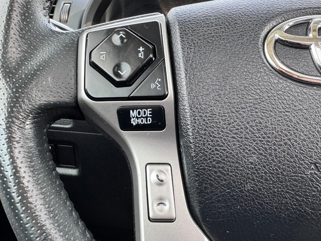 Toyota 4Runner Vehicle Full-screen Gallery Image 16