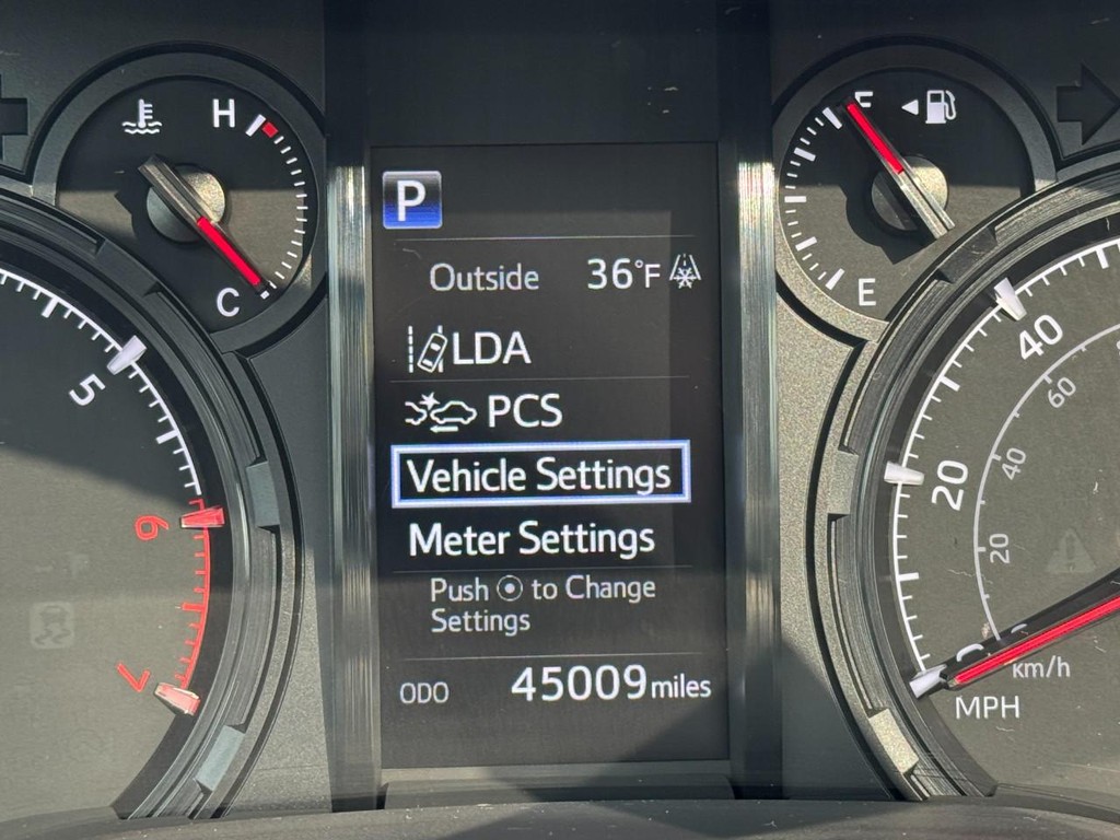 Toyota 4Runner Vehicle Full-screen Gallery Image 18