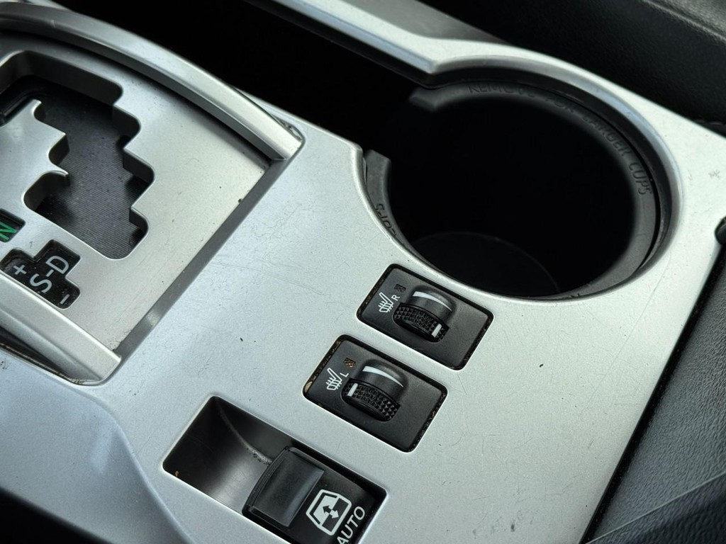 Toyota 4Runner Vehicle Full-screen Gallery Image 19