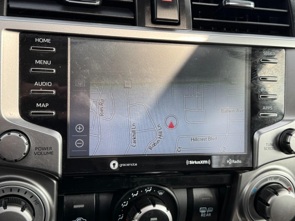 Toyota 4Runner Vehicle Full-screen Gallery Image 20