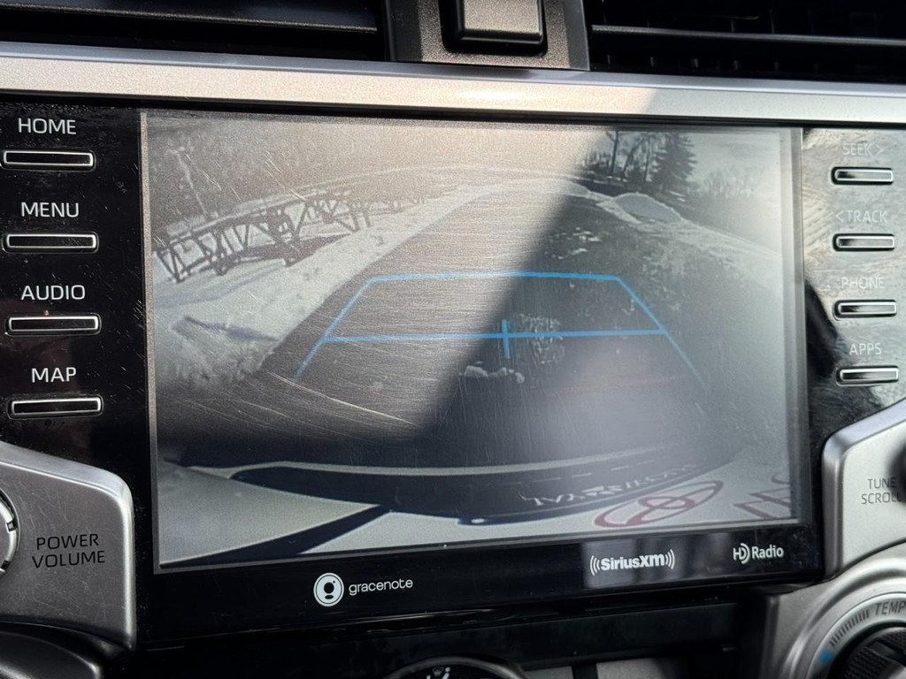 Toyota 4Runner Vehicle Full-screen Gallery Image 21