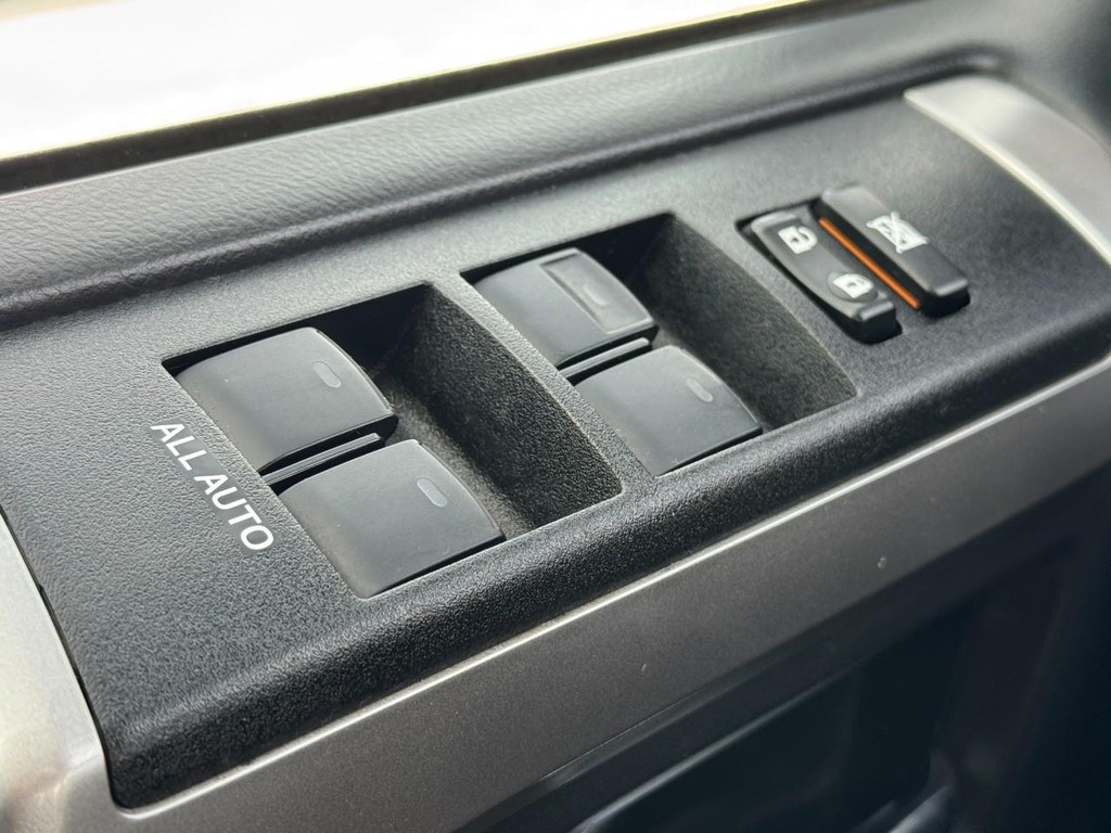 Toyota 4Runner Vehicle Full-screen Gallery Image 22