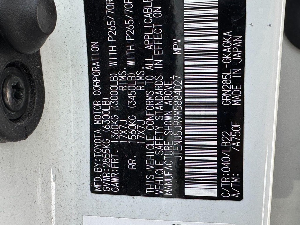 Toyota 4Runner Vehicle Full-screen Gallery Image 24