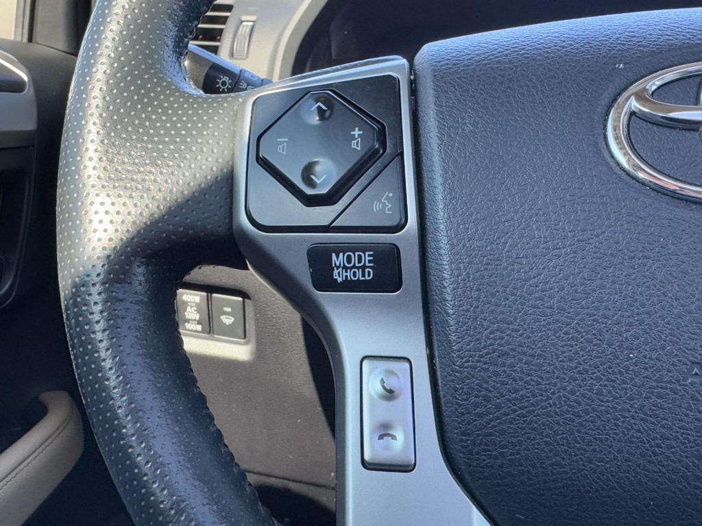 Toyota 4Runner Vehicle Full-screen Gallery Image 16