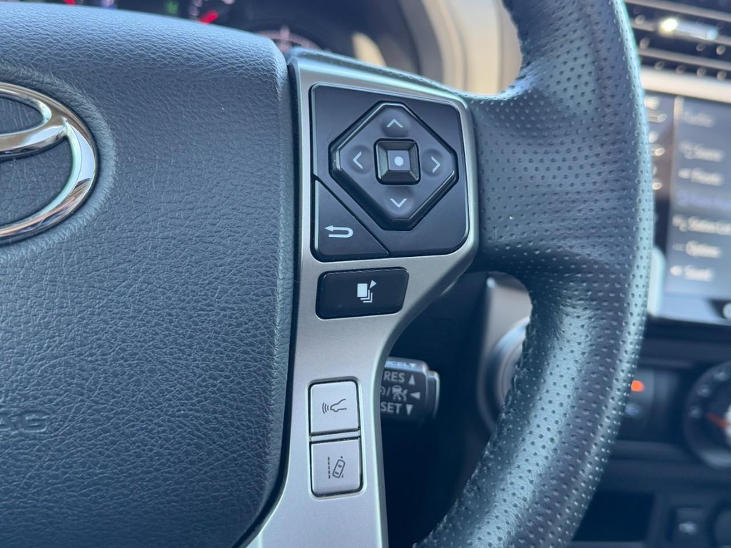 Toyota 4Runner Vehicle Full-screen Gallery Image 17