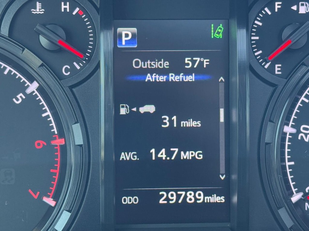 Toyota 4Runner Vehicle Full-screen Gallery Image 18