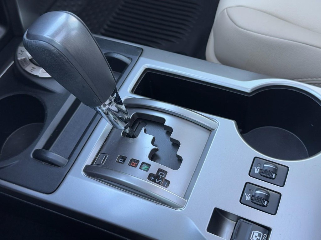 Toyota 4Runner Vehicle Full-screen Gallery Image 19