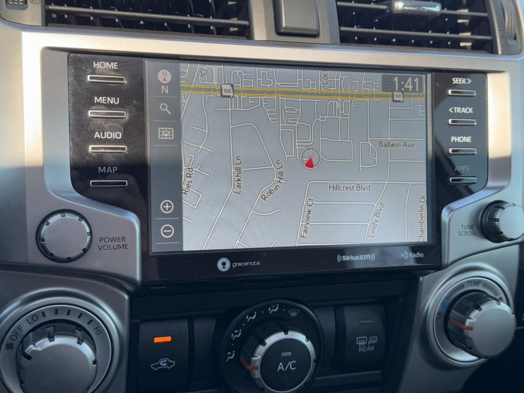 Toyota 4Runner Vehicle Full-screen Gallery Image 20