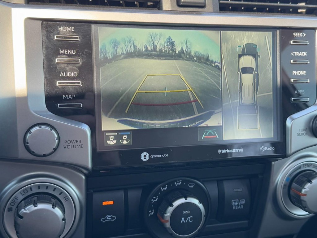 Toyota 4Runner Vehicle Full-screen Gallery Image 21