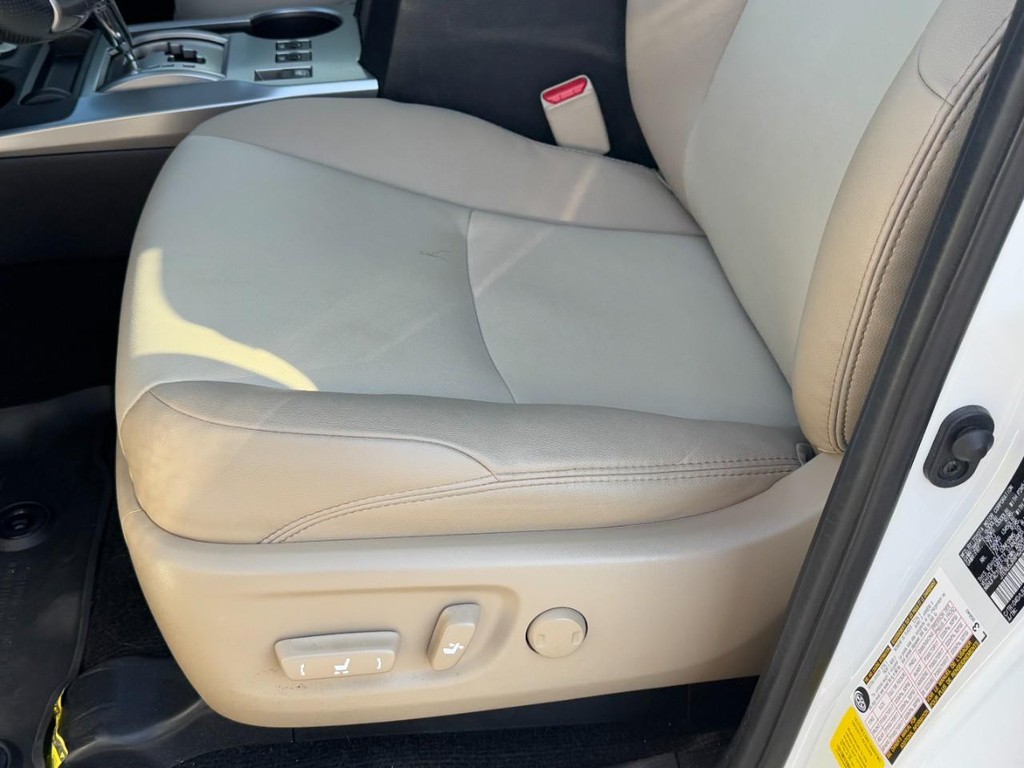 Toyota 4Runner Vehicle Full-screen Gallery Image 23