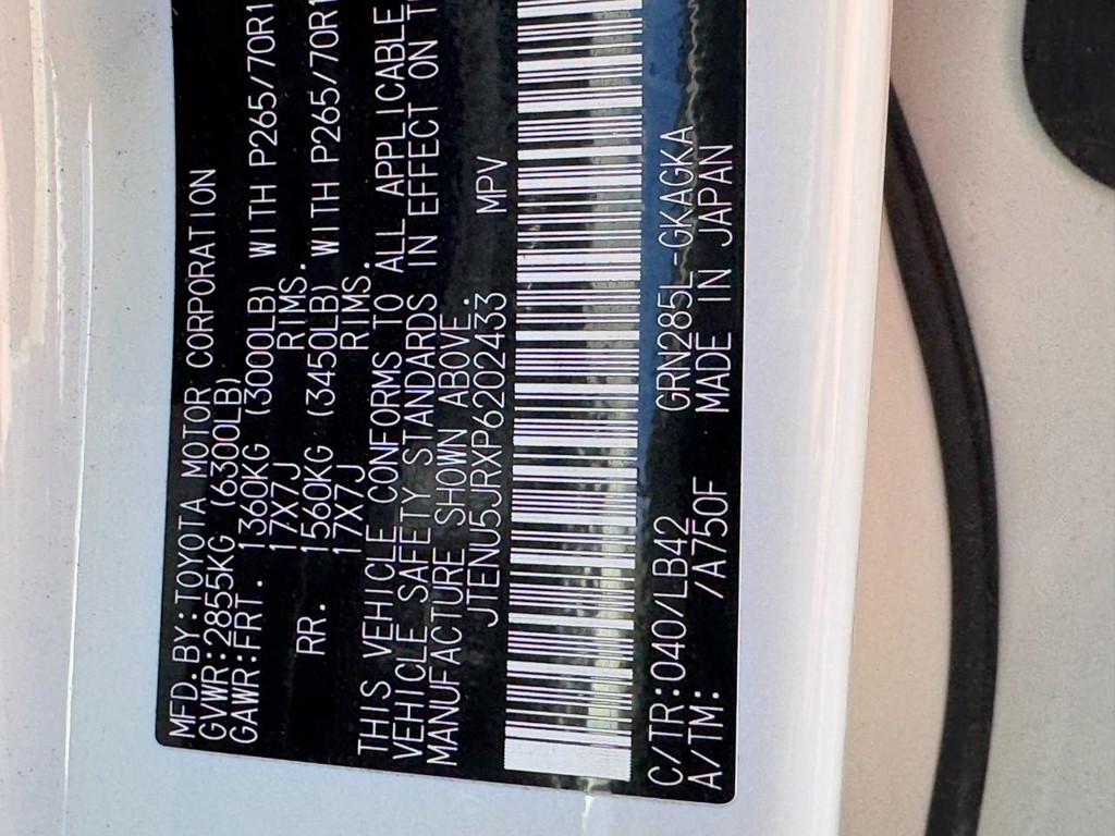 Toyota 4Runner Vehicle Full-screen Gallery Image 24