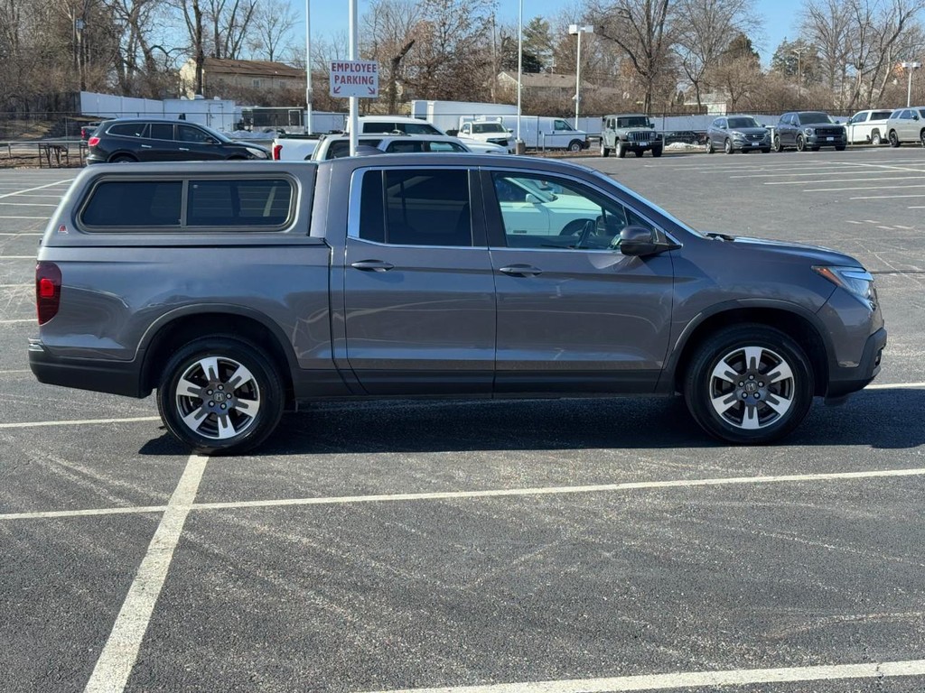 Honda Ridgeline Vehicle Full-screen Gallery Image 02