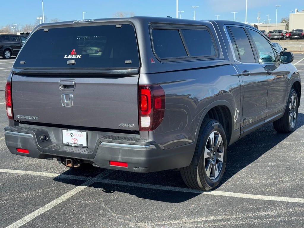 Honda Ridgeline Vehicle Full-screen Gallery Image 03