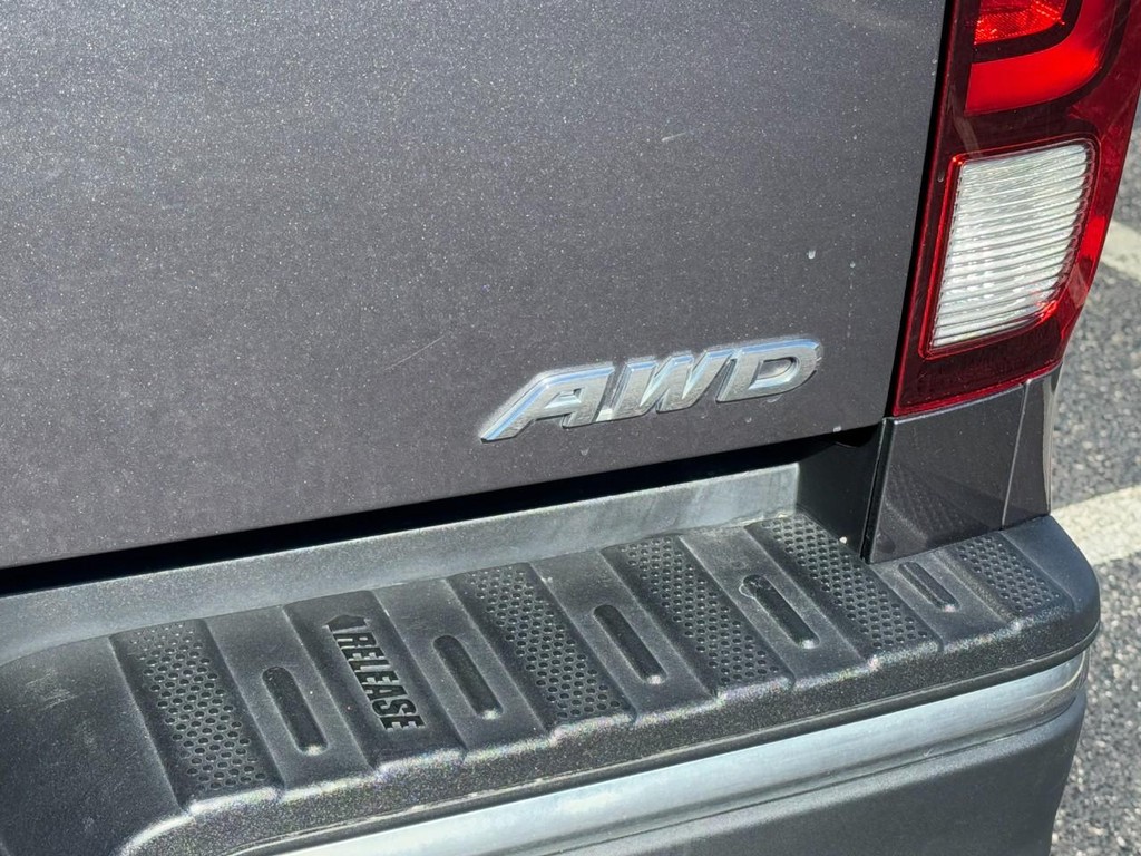 Honda Ridgeline Vehicle Full-screen Gallery Image 04