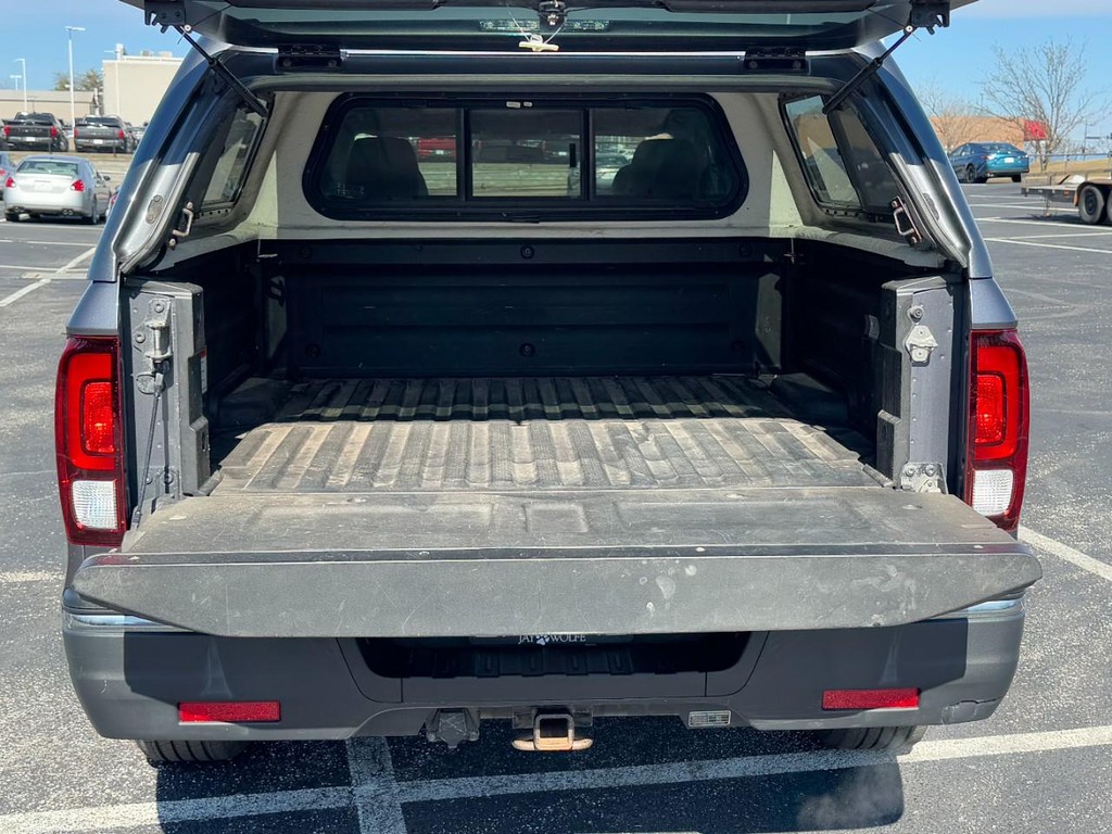 Honda Ridgeline Vehicle Full-screen Gallery Image 05