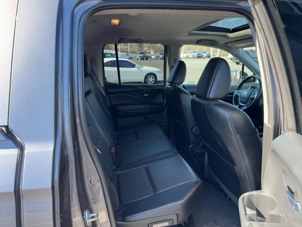 Honda Ridgeline Vehicle Full-screen Gallery Image 11