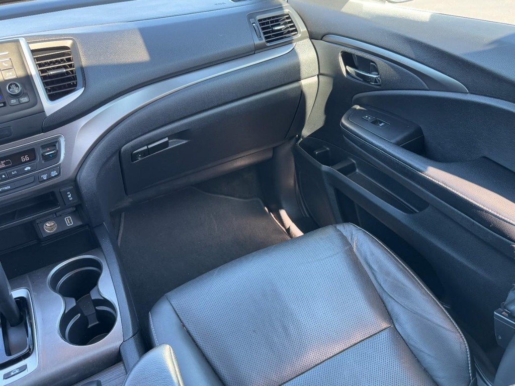 Honda Ridgeline Vehicle Full-screen Gallery Image 16