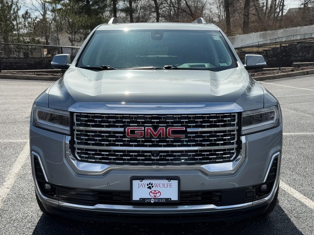 GMC Acadia Vehicle Full-screen Gallery Image 10