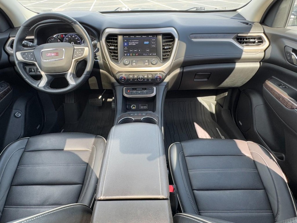GMC Acadia Vehicle Full-screen Gallery Image 13