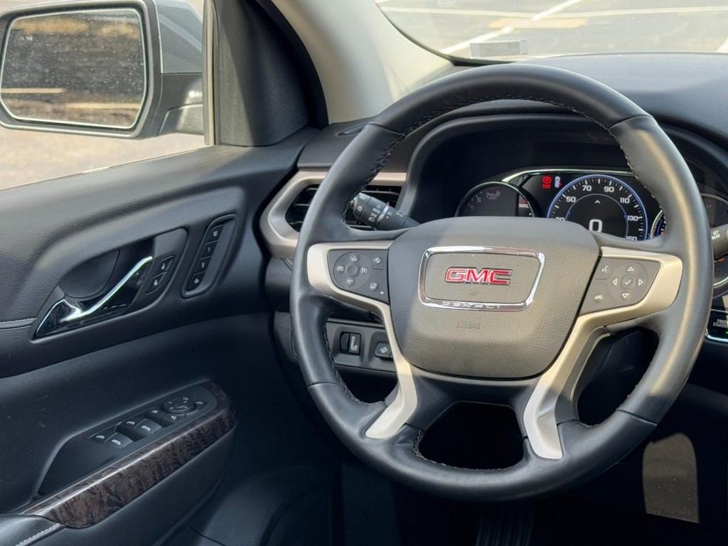 GMC Acadia Vehicle Full-screen Gallery Image 14