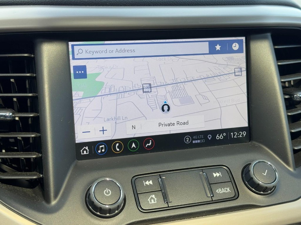 GMC Acadia Vehicle Full-screen Gallery Image 24