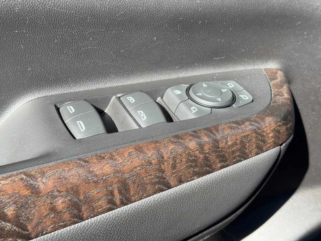 GMC Acadia Vehicle Full-screen Gallery Image 26