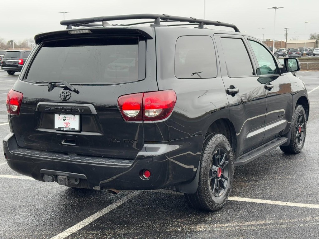 Toyota Sequoia Vehicle Full-screen Gallery Image 03