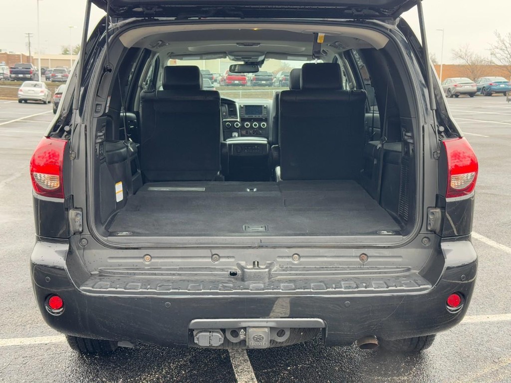 Toyota Sequoia Vehicle Full-screen Gallery Image 04