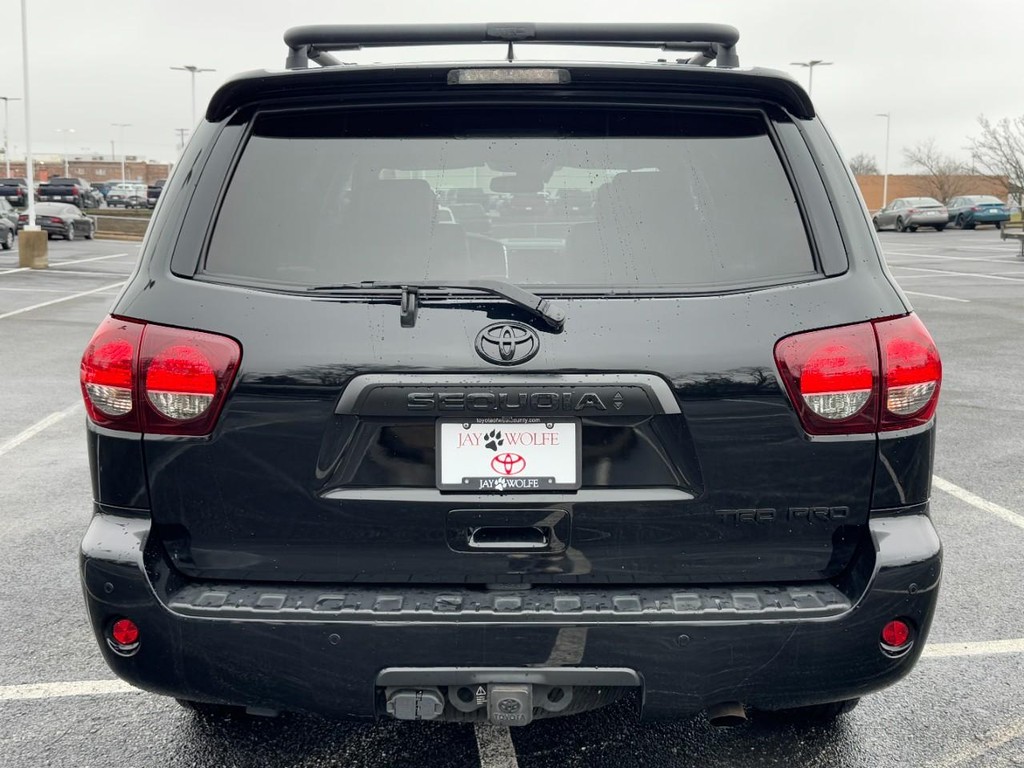 Toyota Sequoia Vehicle Full-screen Gallery Image 05