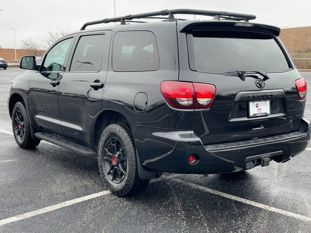 Toyota Sequoia Vehicle Full-screen Gallery Image 06