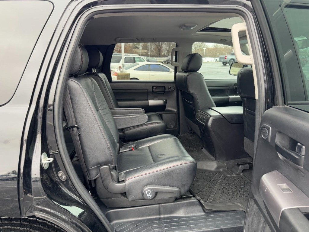 Toyota Sequoia Vehicle Full-screen Gallery Image 11