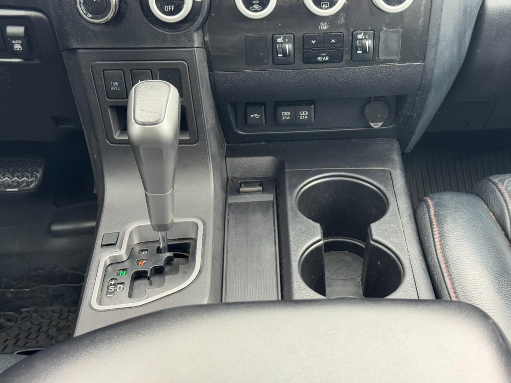 Toyota Sequoia Vehicle Full-screen Gallery Image 15