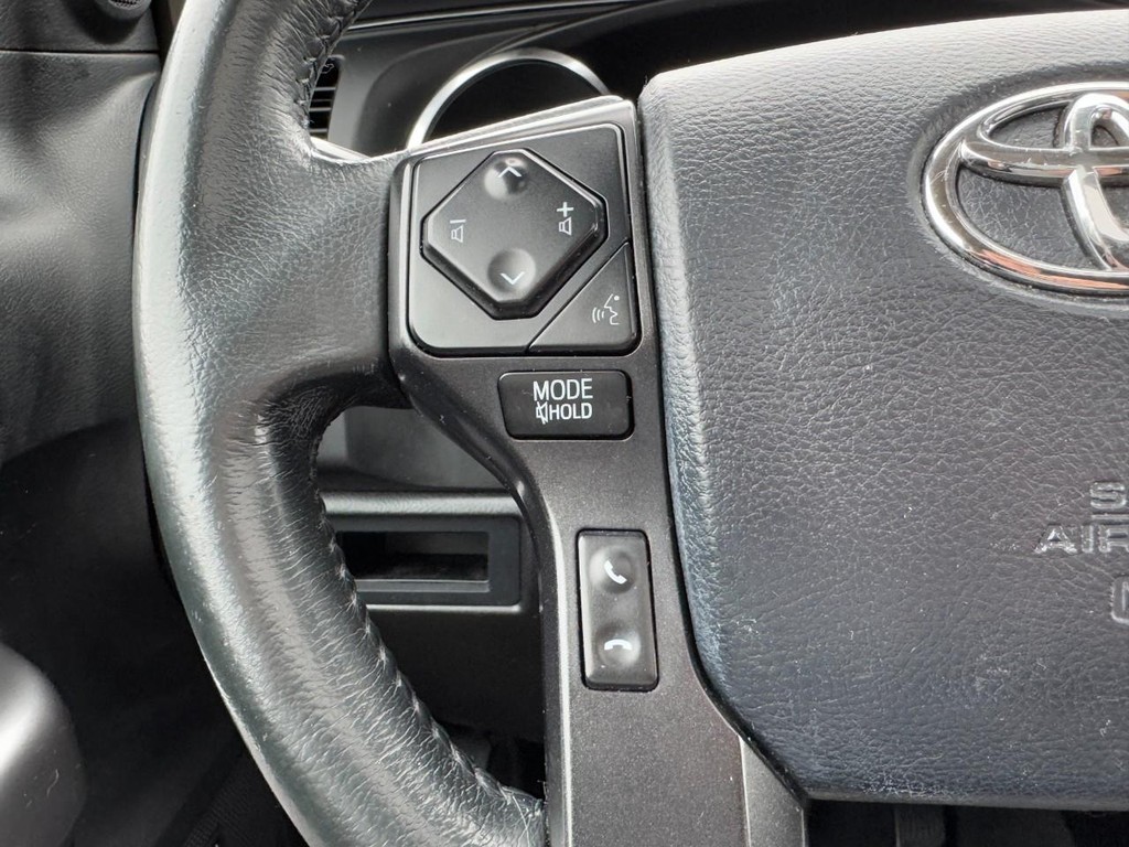 Toyota Sequoia Vehicle Full-screen Gallery Image 16