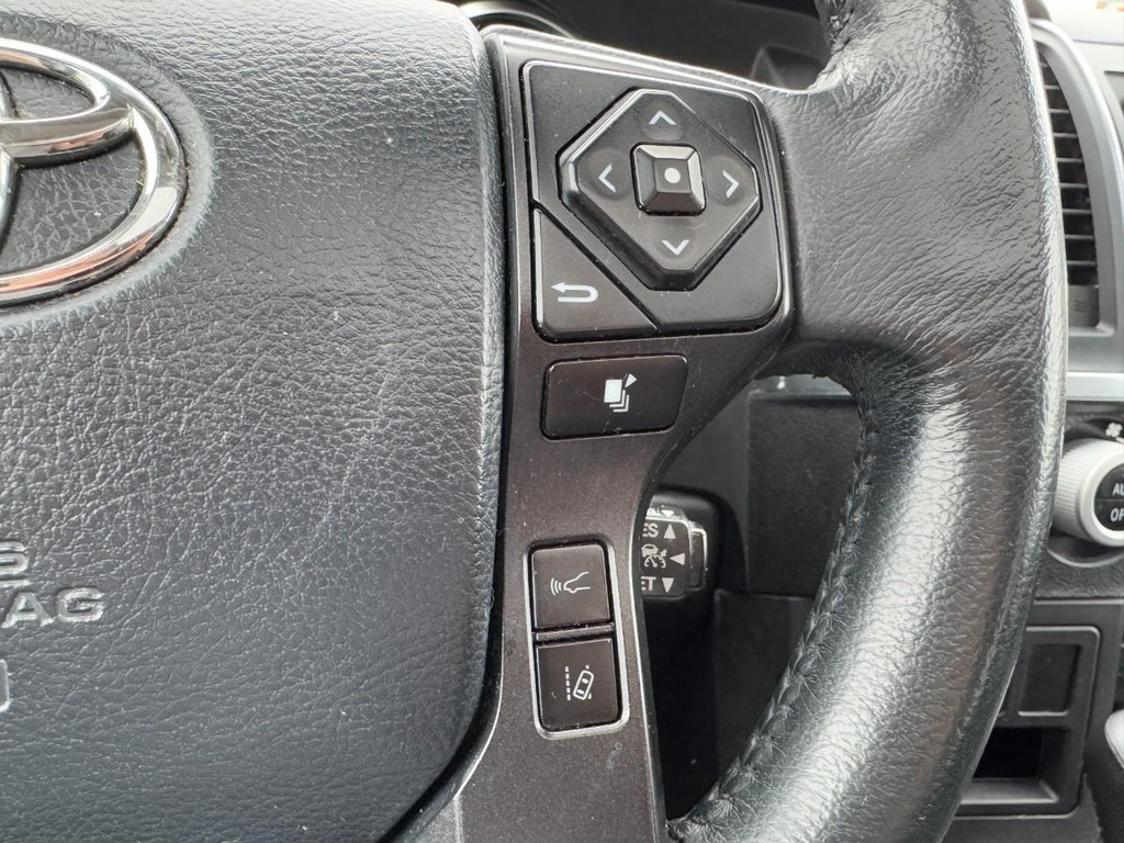 Toyota Sequoia Vehicle Full-screen Gallery Image 17